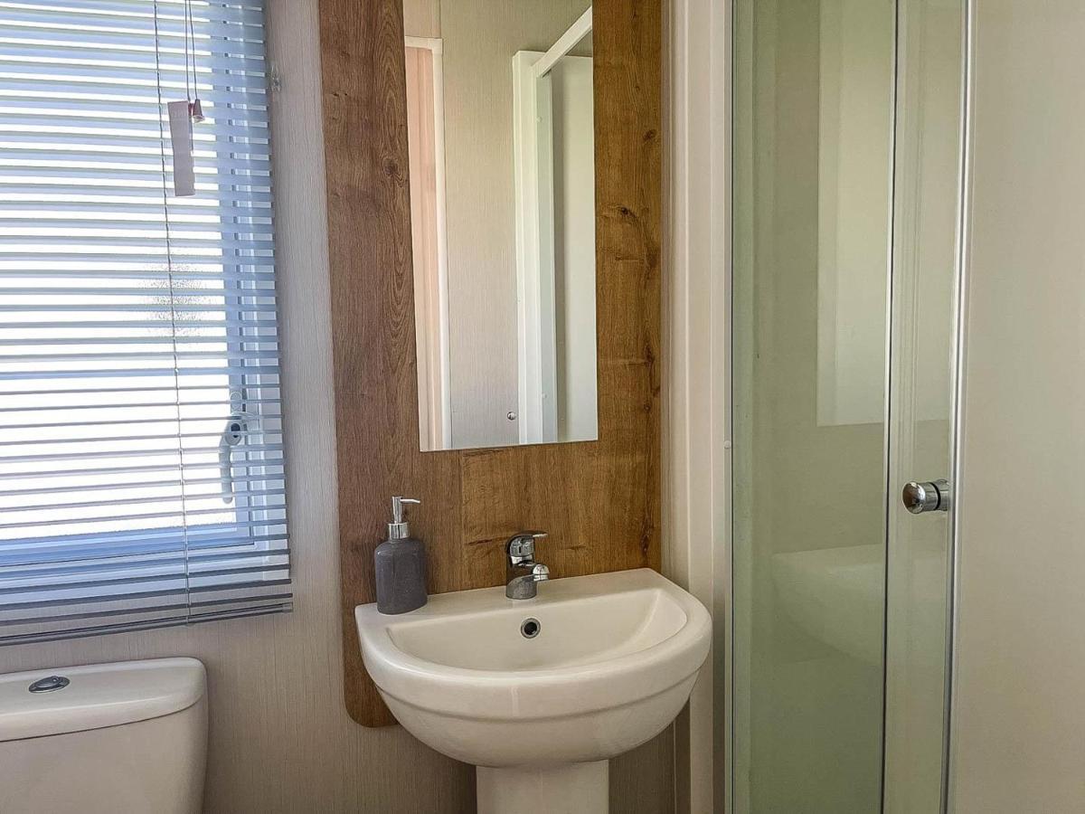Hotel Lovely 8 Berth Caravan For Hire At Barmston Beach Holiday Park Ref 62002O Lund Exteriér fotografie